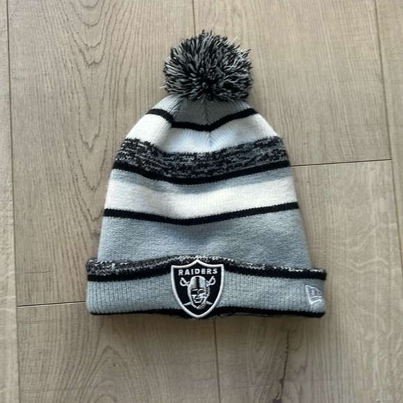NFL Accessories - Raiders Pom Beanie